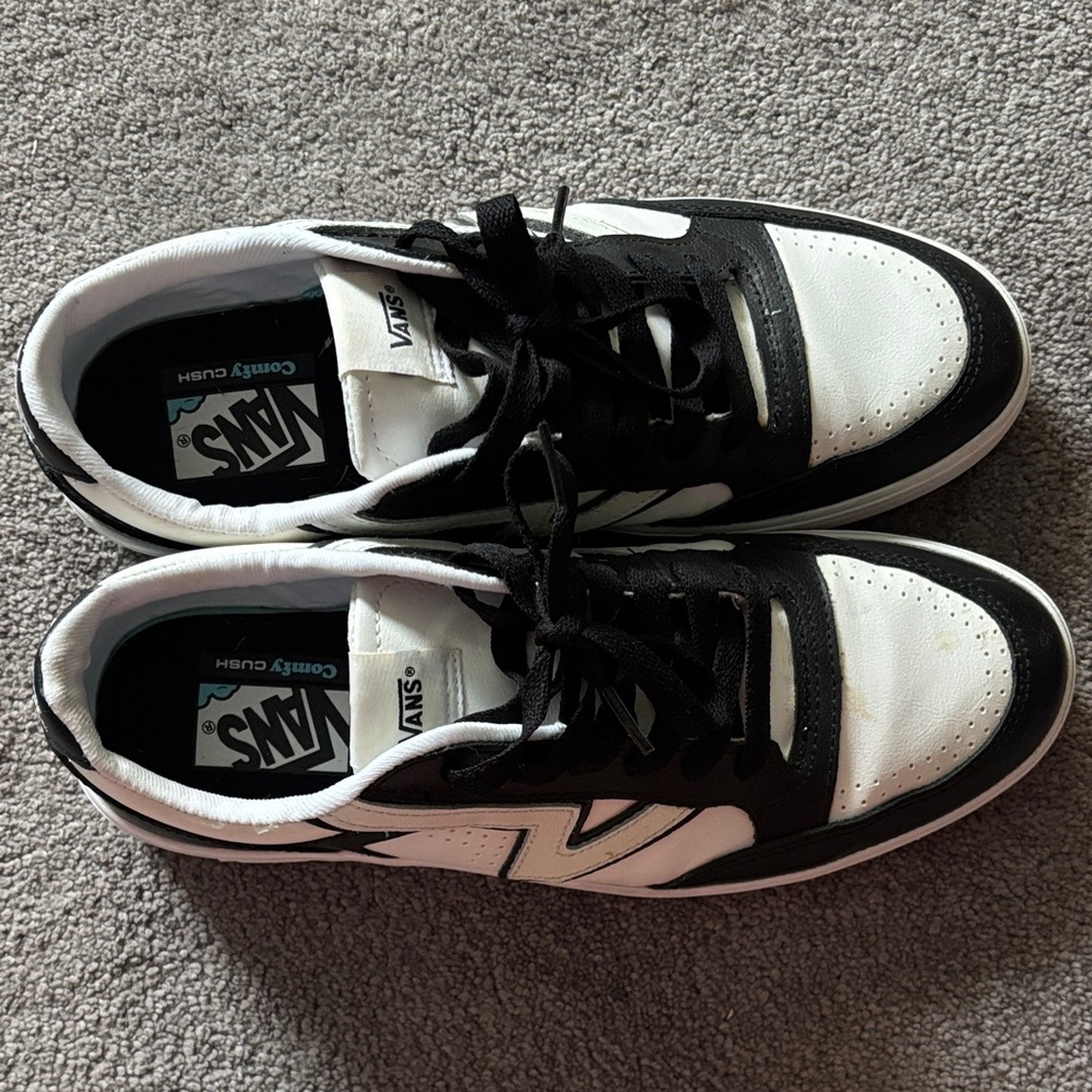 Vans Men's Black and White Sneakers